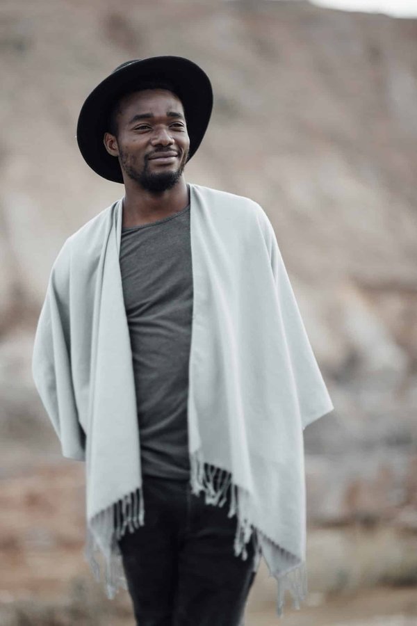 Comment choisir un poncho polaire homme selon sa morphologie ?