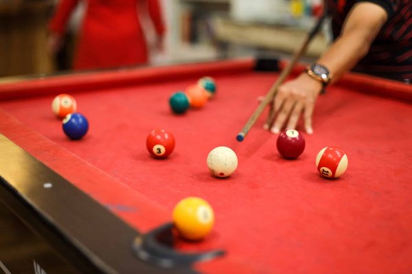 Quelles sont les stratégies utilisables pour gagner au jeu de billard ?